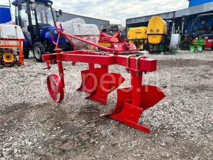 Плуг трехкорпусный 1l-320